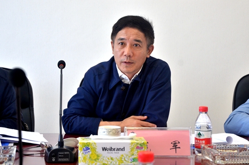 钱军主持会议.jpg