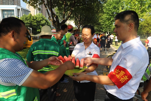发放西瓜_副本.jpg