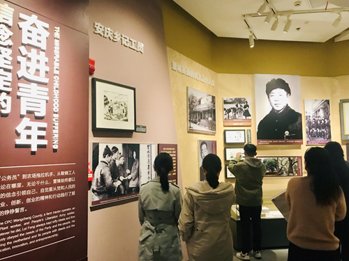雷锋纪念馆参观.jpg