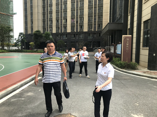 麓谷租赁陪同交流团参观尖山印象公租房项目_副本.jpg
