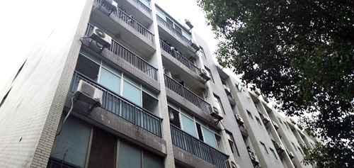 1.提质改造后的高新技术工程学校空调栏杆_副本.jpg